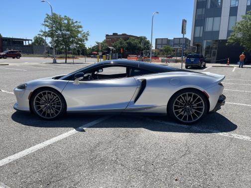 2022 McLaren GT Base