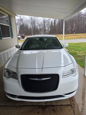White 2015 Chrysler 300 Limited