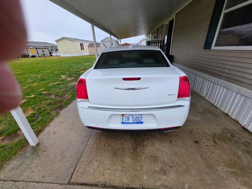 White 2015 Chrysler 300 Limited