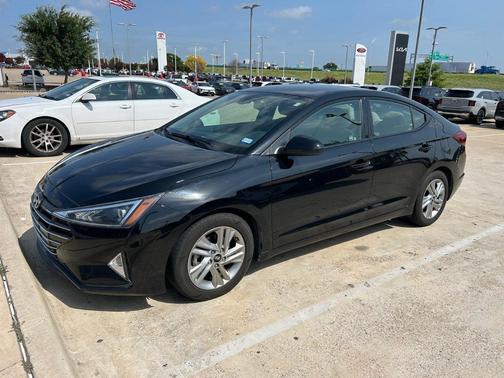 Black 2020 Hyundai ELANTRA SEL