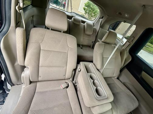 Red 2015 Honda Odyssey EX
