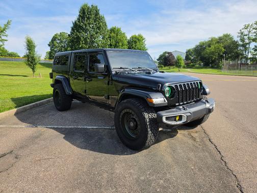 Black 2021 Jeep Gladiator Sport S