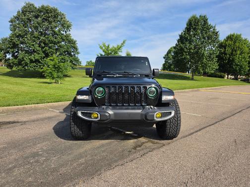 Black 2021 Jeep Gladiator Sport S
