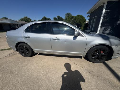 Silver 2012 Ford Fusion SE