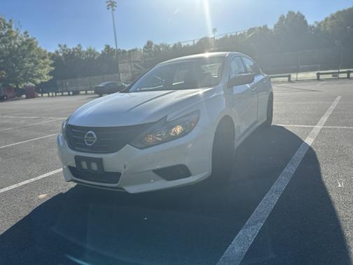 White 2018 Nissan Altima 2.5 SR
