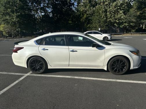 White 2018 Nissan Altima 2.5 SR