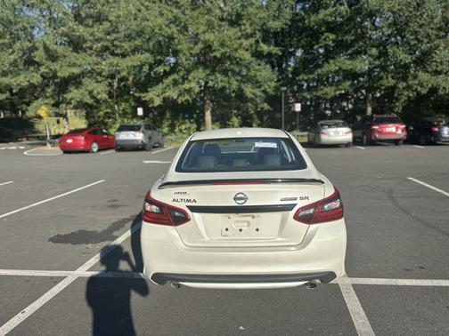 White 2018 Nissan Altima 2.5 SR