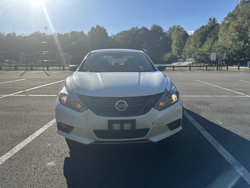 White 2018 Nissan Altima 2.5 SR