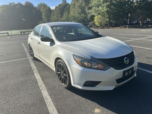 White 2018 Nissan Altima 2.5 SR