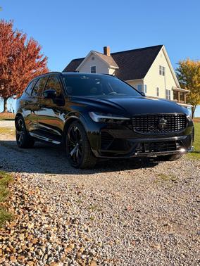 Black 2024 Volvo XC60 Recharge Plug-In Hybrid T8 Ultimate Black Edition