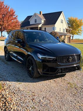 Black 2024 Volvo XC60 Recharge Plug-In Hybrid T8 Ultimate Black Edition