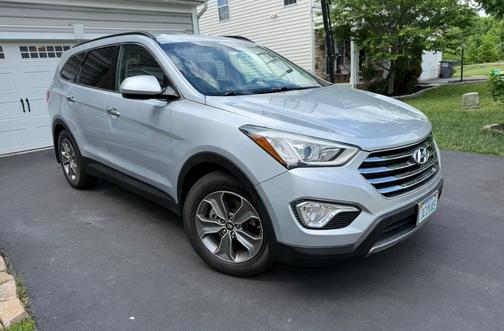 2016 Hyundai SANTA FE SE
