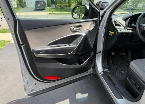 2016 Hyundai SANTA FE SE