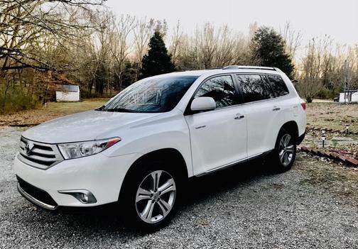 White 2013 Toyota Highlander Limited