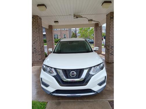 White 2020 Nissan Rogue SV