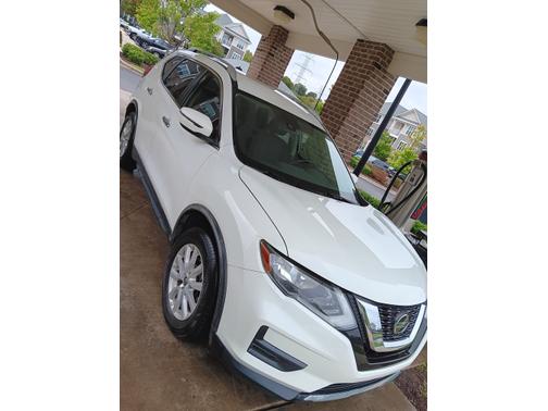 White 2020 Nissan Rogue SV