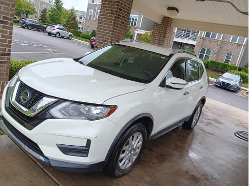 White 2020 Nissan Rogue SV