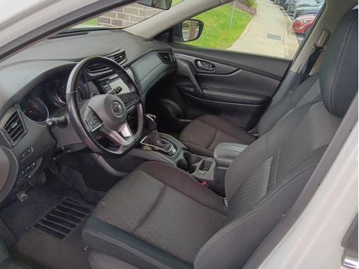 White 2020 Nissan Rogue SV