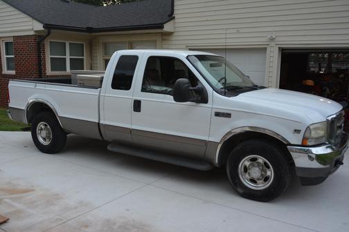 White 2002 Ford F-250 Lariat SuperCab Super Duty