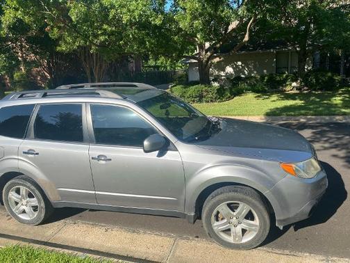 Silver 2010 Subaru Forester 2.5 X Premium