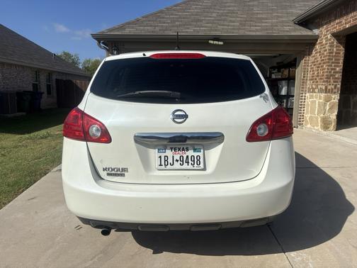 White 2015 Nissan Rogue Select S