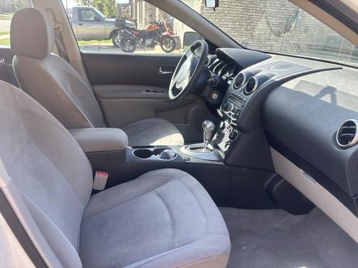 White 2015 Nissan Rogue Select S