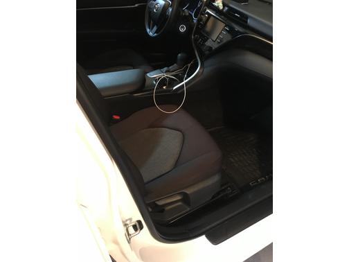 Photo 2 of 3 of 2020 Toyota Camry LE