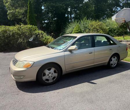 Gold 2003 Toyota Avalon XLS