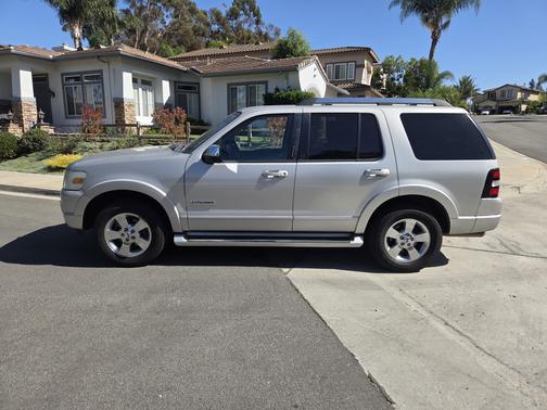 Silver 2006 Ford Explorer Limited