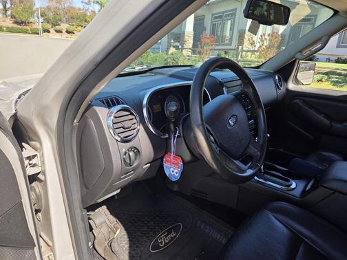 Silver 2006 Ford Explorer Limited
