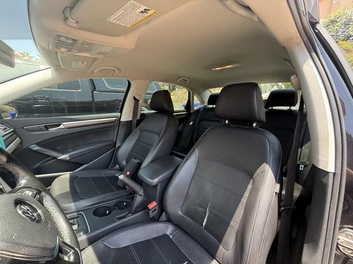 2017 Volkswagen Passat 1.8T R-Line w/Comfort