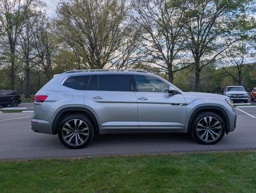 Gray 2021 Volkswagen Atlas 3.6L SEL Premium R-Line