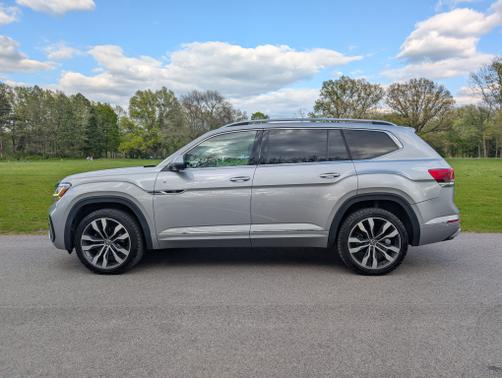 Gray 2021 Volkswagen Atlas 3.6L SEL Premium R-Line
