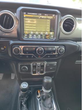 2023 Jeep Gladiator Overland