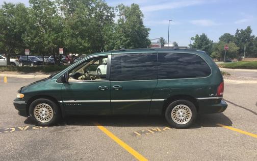 1997 Chrysler Town & Country LXi