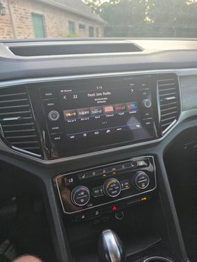 White 2019 Volkswagen Atlas 3.6L SEL Premium