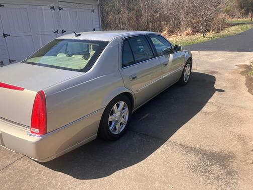 2007 Cadillac DTS Base