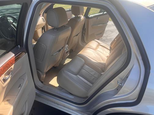 2007 Cadillac DTS Base