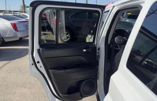 White 2017 Jeep Patriot Sport