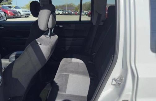 White 2017 Jeep Patriot Sport