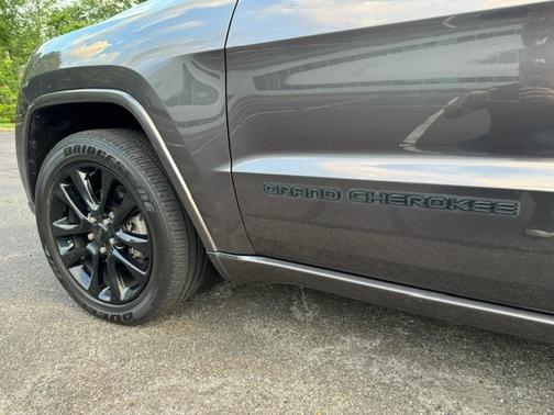 Gray 2020 Jeep Grand Cherokee Altitude