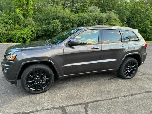 Gray 2020 Jeep Grand Cherokee Altitude