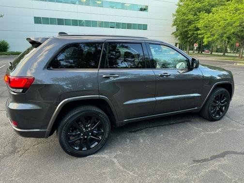 Gray 2020 Jeep Grand Cherokee Altitude