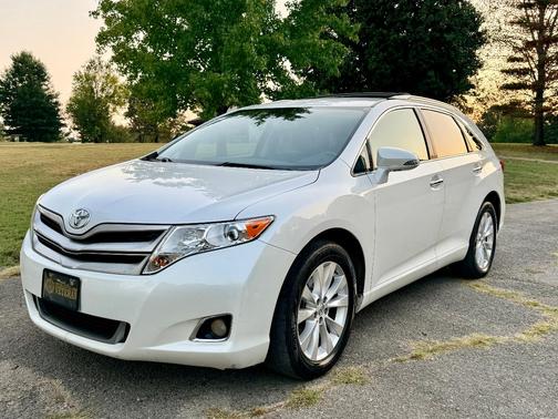 White 2014 Toyota Venza XLE