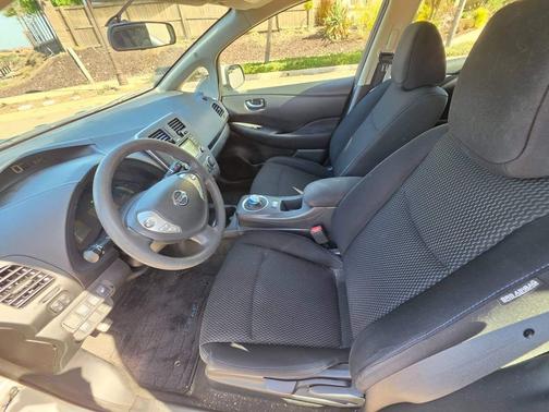 Silver 2016 Nissan Leaf S