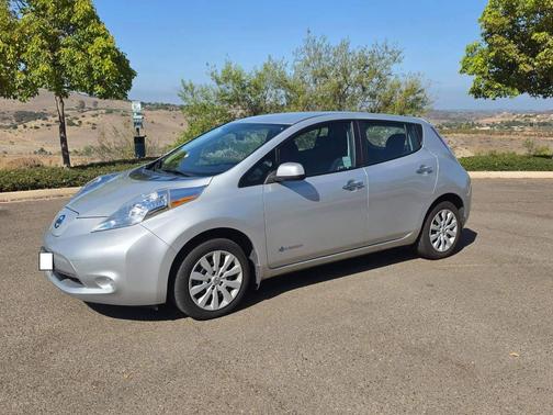 Silver 2016 Nissan Leaf S