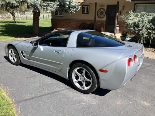 Silver 2000 Chevrolet Corvette Base