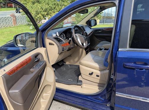 Blue 2015 Chrysler Town & Country Touring