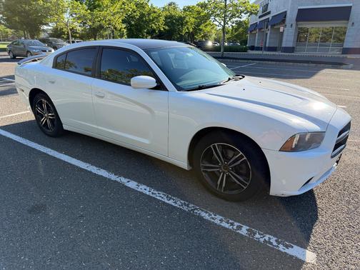 White 2013 Dodge Charger SXT