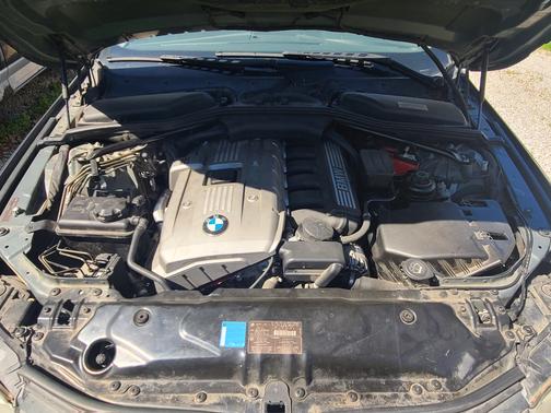 Gray 2007 BMW 530 xi